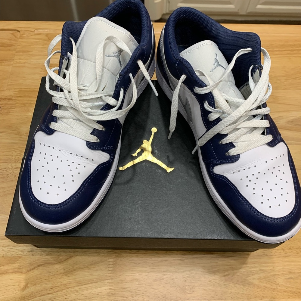 Nike Air Jordan 1 Low
White/Wolf Grey/Midnight Navy - Picture 9 of 11